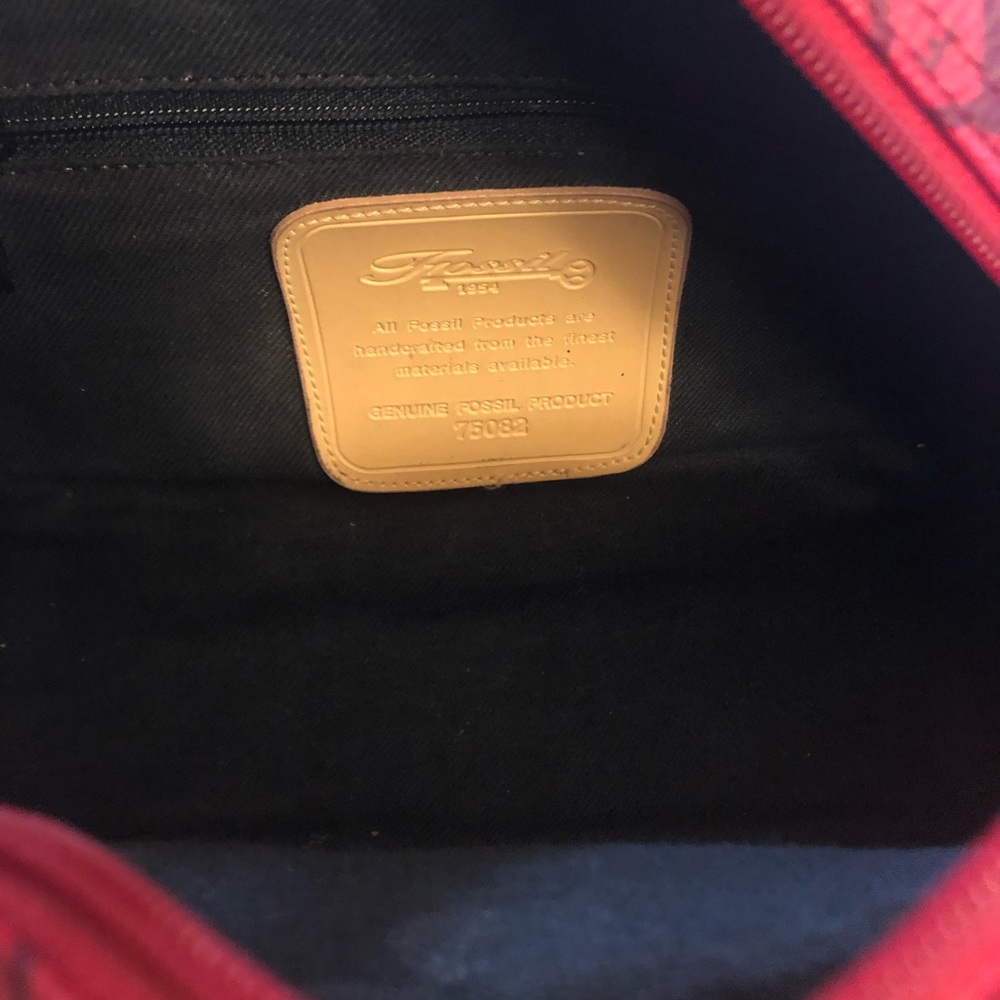 Red Patterned Fossil Purse - Picture 4 of 8